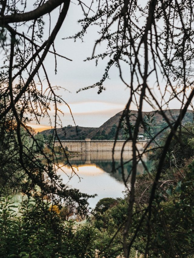 California dams, extreme weather, dam safety, Oroville Dam, floods, climate change, weather patterns, comprehensive approach, public attention, risk of failure, catastrophic consequences, infrastructure,