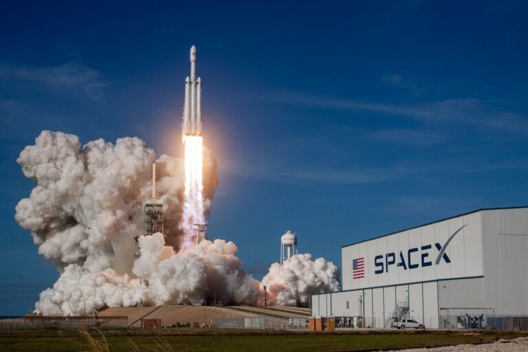 SpaceX, Starship, NASA Artemis, Moon Mission, Space Exploration, Reusable Rockets, Aerospace Innovation, Lunar Economy
